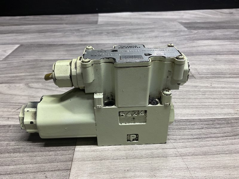 Пневмораспределитель Bosch Rexroth 4WE6W-60M0/AG24NPS-951-0