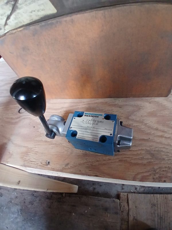 Пневмораспределитель Bosch Rexroth 4WMM6E53F