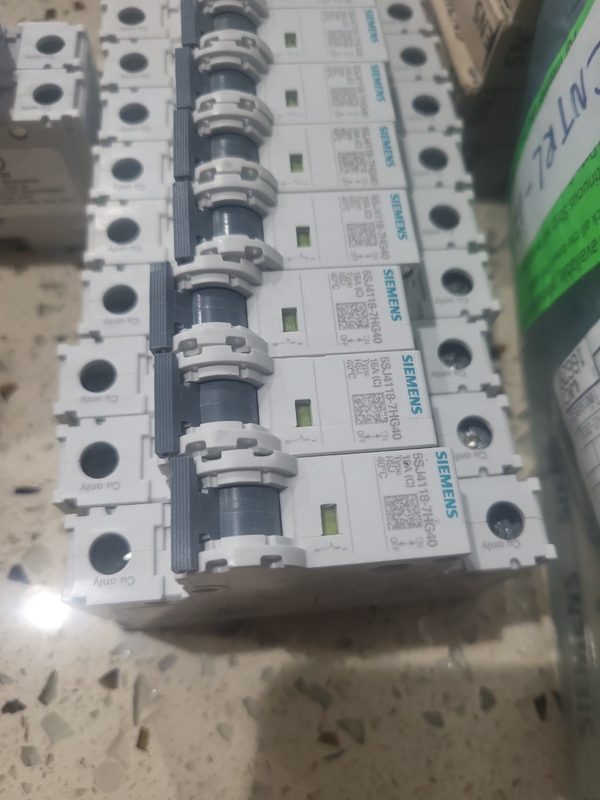 Автоматический выключатель Siemens 5SJ4118-7HG40