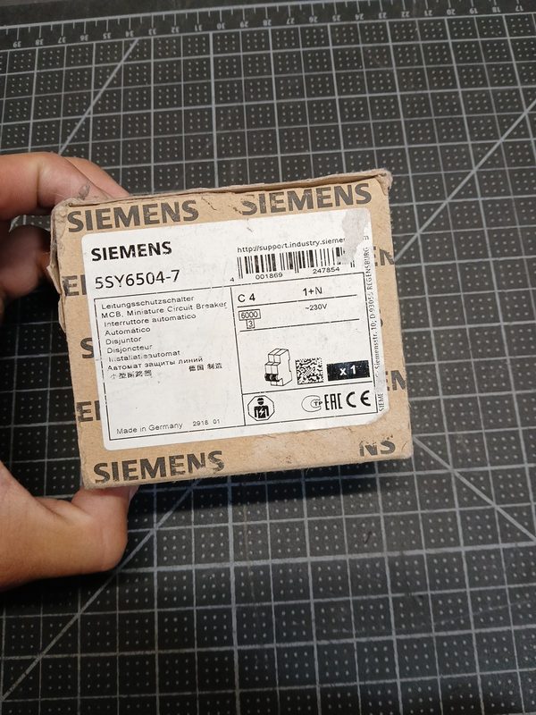 Автоматический выключатель Siemens 5SY6504-7