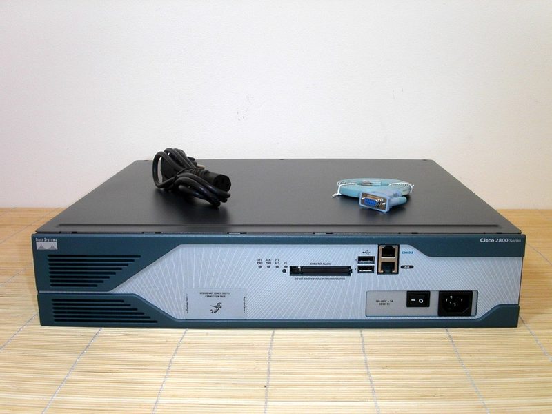 Маршрутизатор Cisco 64FLASH