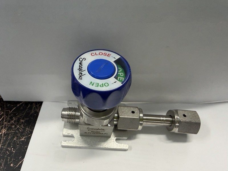Клапан Swagelok 6LVV-DPRVR4-P-1