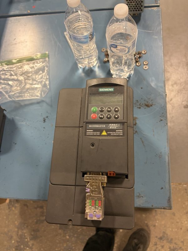 Частотный преобразователь Siemens 6SE6440-2AD23-0BA1