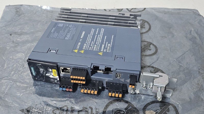 Частотный преобразователь Siemens 6SL3210-5HB10-2UF0