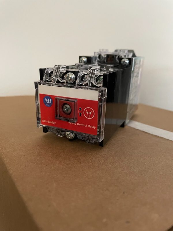 Реле безопасности Allen-Bradley 700S-DCP440Z24