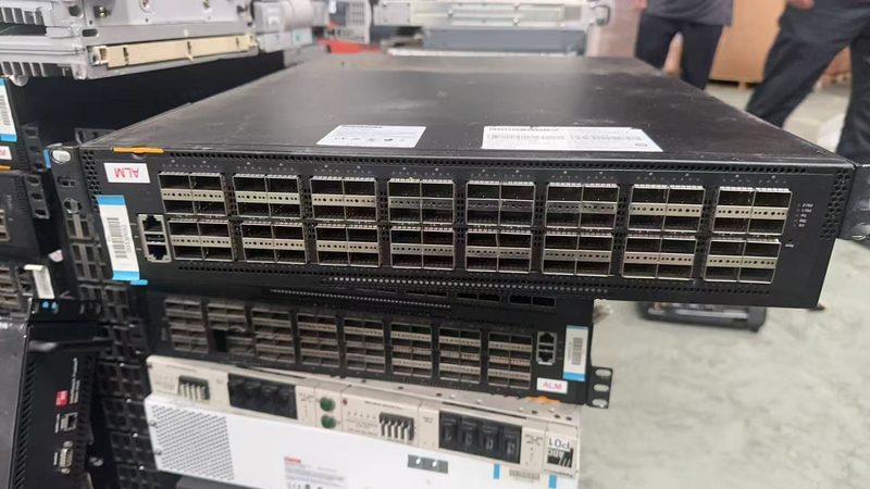 Коммутатор 7816-64X-O-AC-F