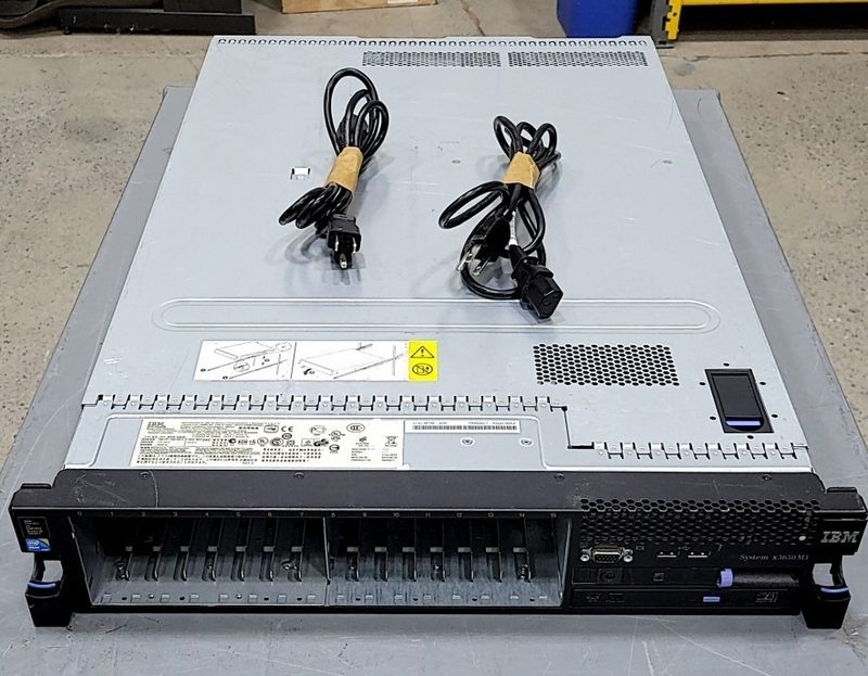 Сервер IBM 7945-AC1