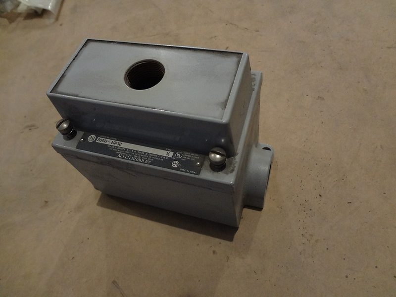 Монтажный шкаф Allen-Bradley 800H-NP30