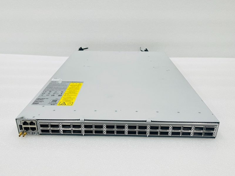 Коммутатор Cisco 8101-32FH-O