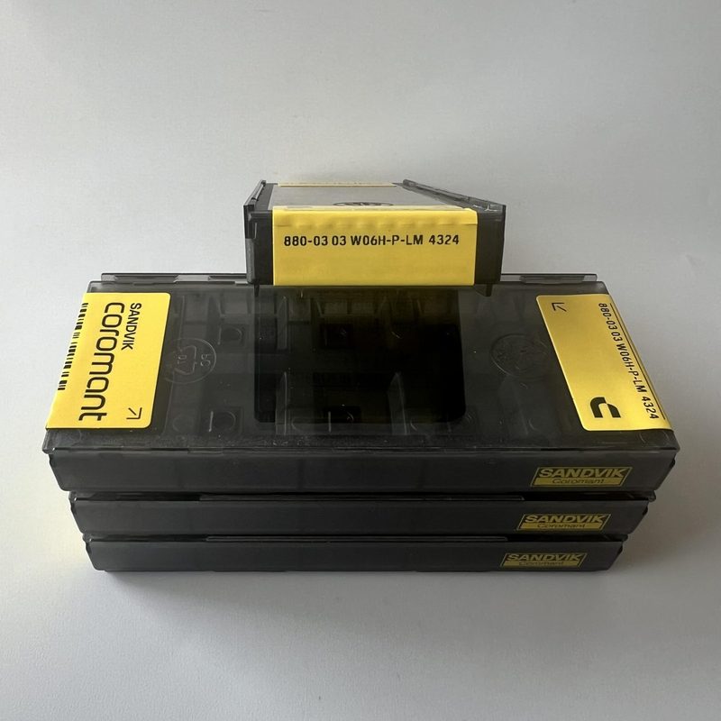 Режущий инструмент Sandvik 880-0303W06H-P-LM