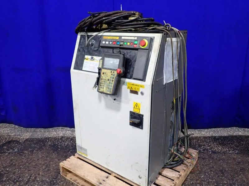 Робот FANUC A05B-2403-B042