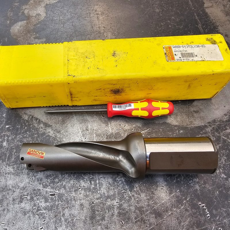 Режущий инструмент Sandvik A880-D1312LX38-03