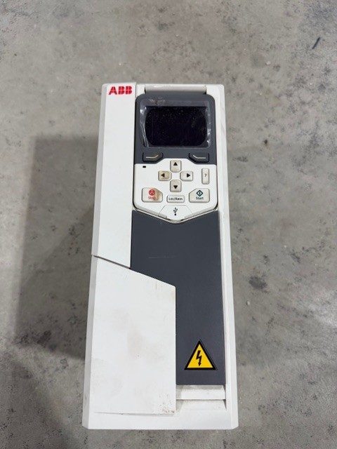 Частотный преобразователь ABB ACS580-01-07A6-4