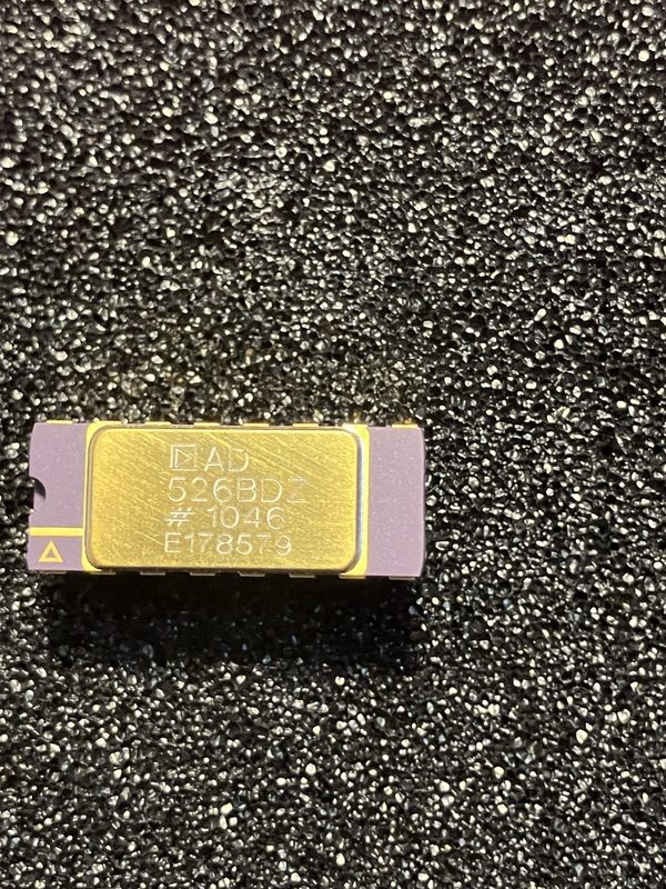 Микросхема Analog Devices AD526BDZ