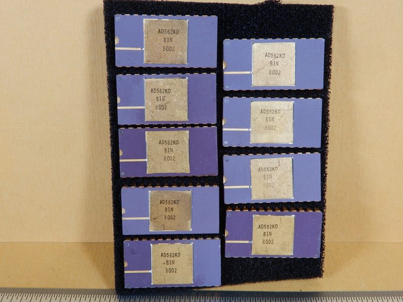 Микросхема Analog Devices AD562KD