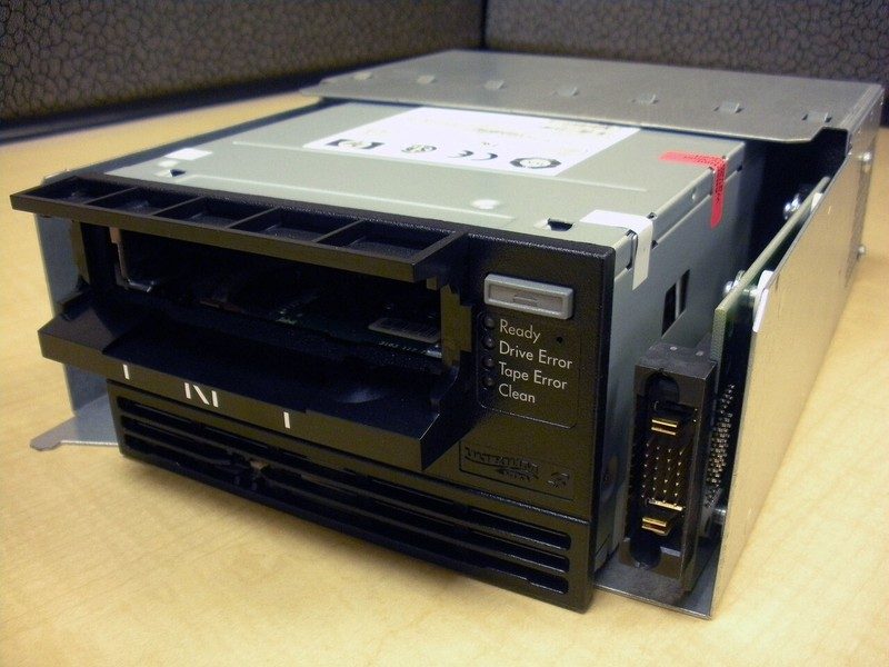 Ленточный привод HPE AD568A