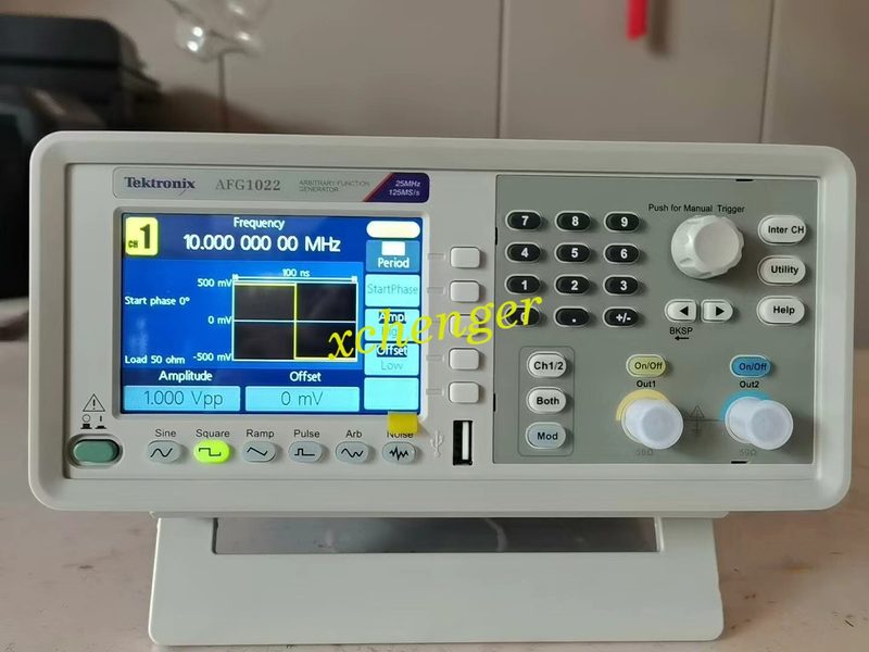 Генератор сигналов Tektronix AFG1022