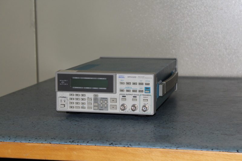Генератор сигналов Tektronix AFG320