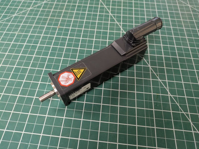 Серводвигатель Beckhoff AM8112-0F21-0000