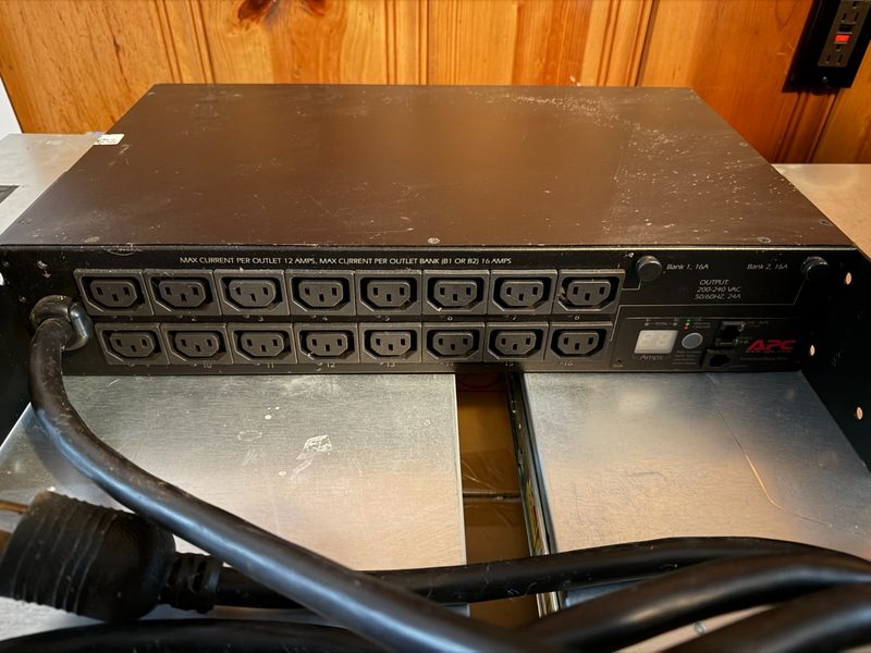 Блок розеток APC AP7911A