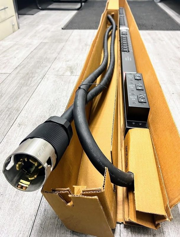 Блок розеток APC AP7998B