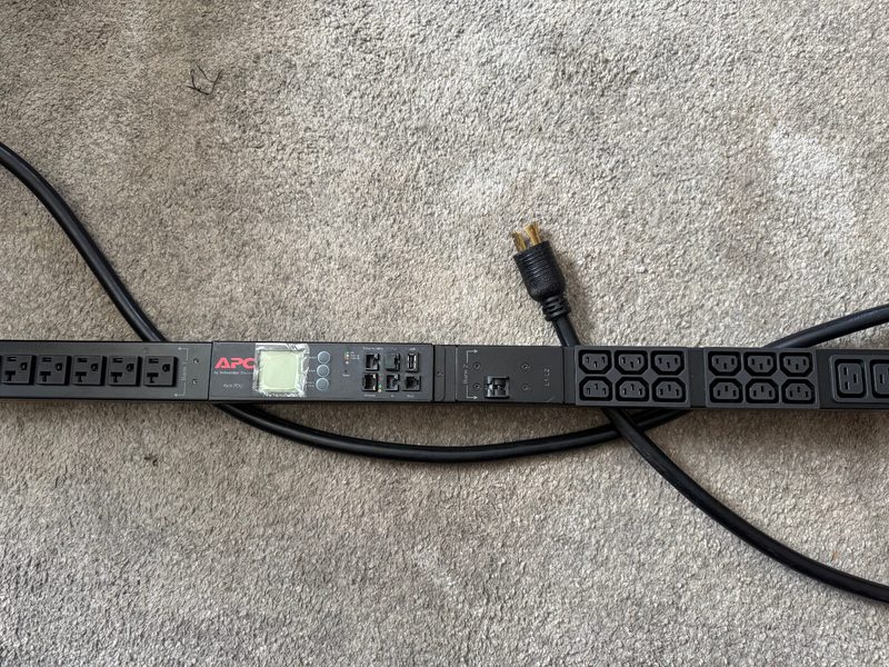 Блок розеток APC AP8870