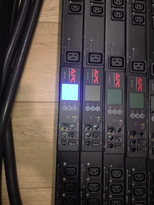 Блок розеток APC AP8965