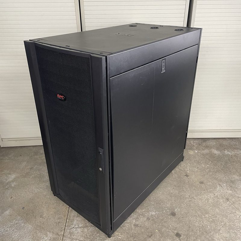 APC AR3104