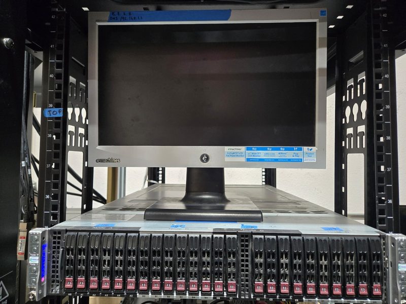 Сервер Supermicro AS-2124BT-HTR