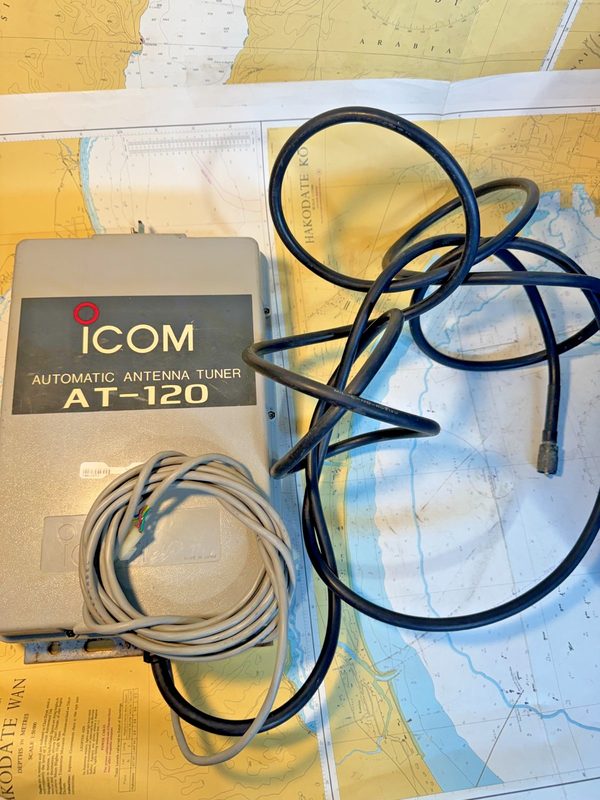 Антенный тюнер Icom AT-120