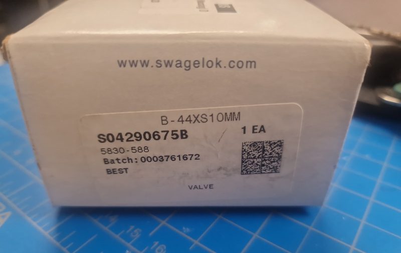 Клапан Swagelok B-44XS10MM