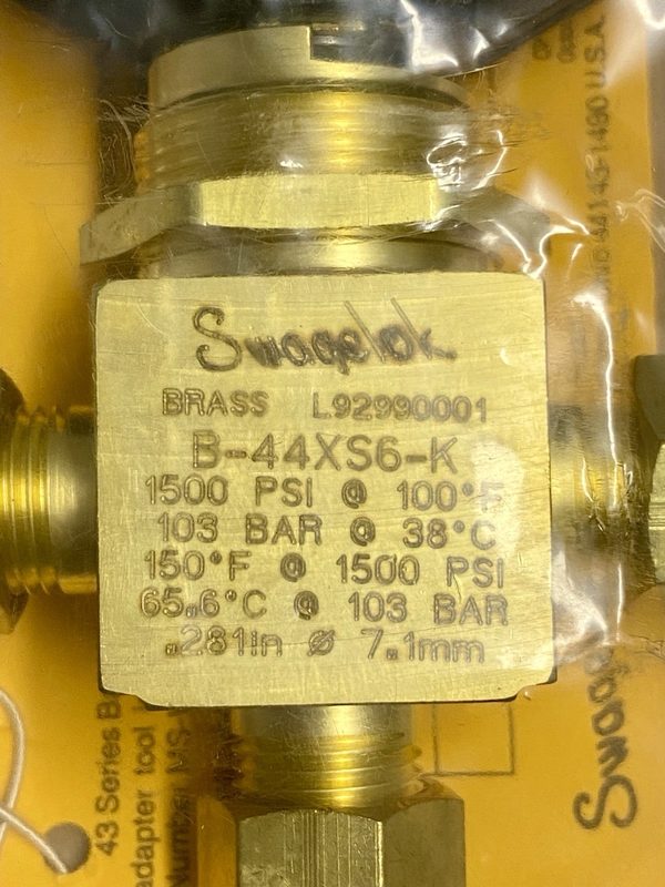 Клапан Swagelok B-44XS6-K