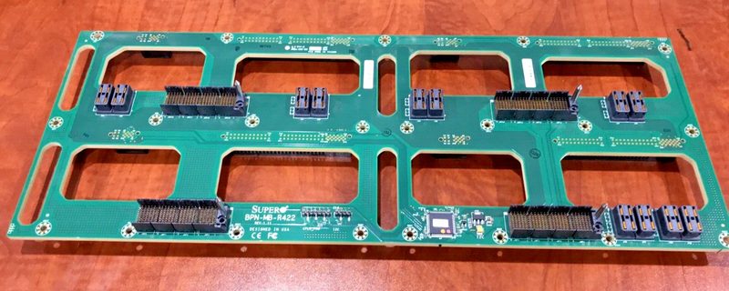 Ускоритель Supermicro BPN-MB-R422