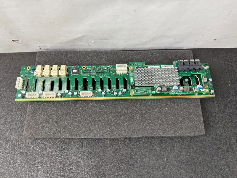 Бэкплейн Supermicro BPN-SAS3-216EL