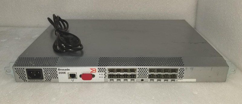 Коммутатор Brocade BR-220E-R0001