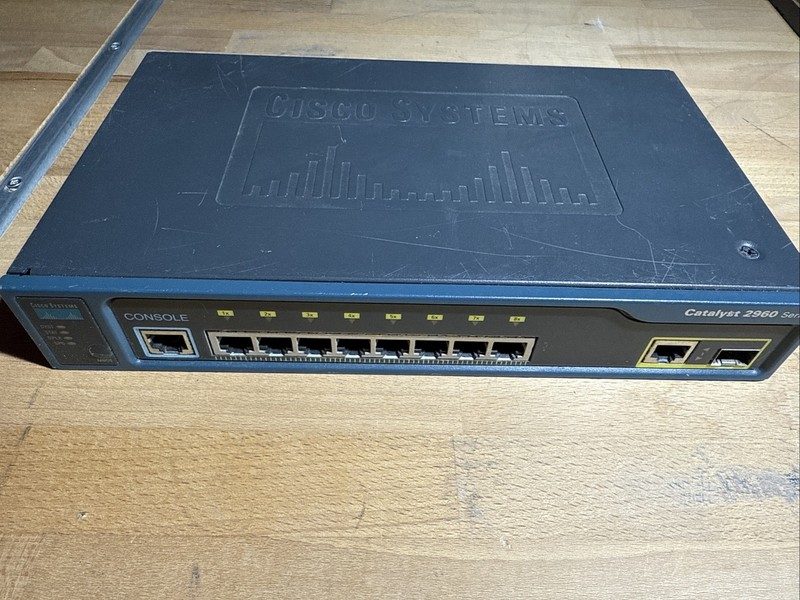 Коммутатор Cisco C2960-8TC-L