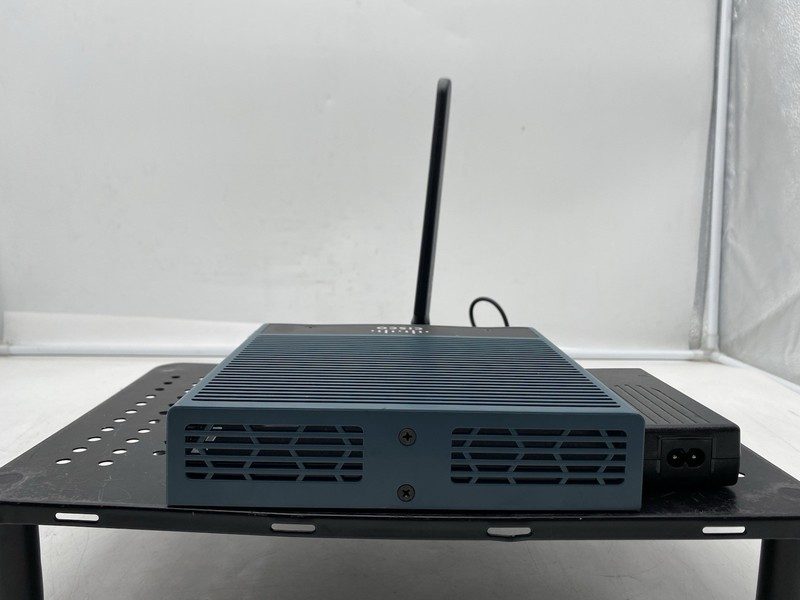 Маршрутизатор Cisco C819G-4G-V-K9