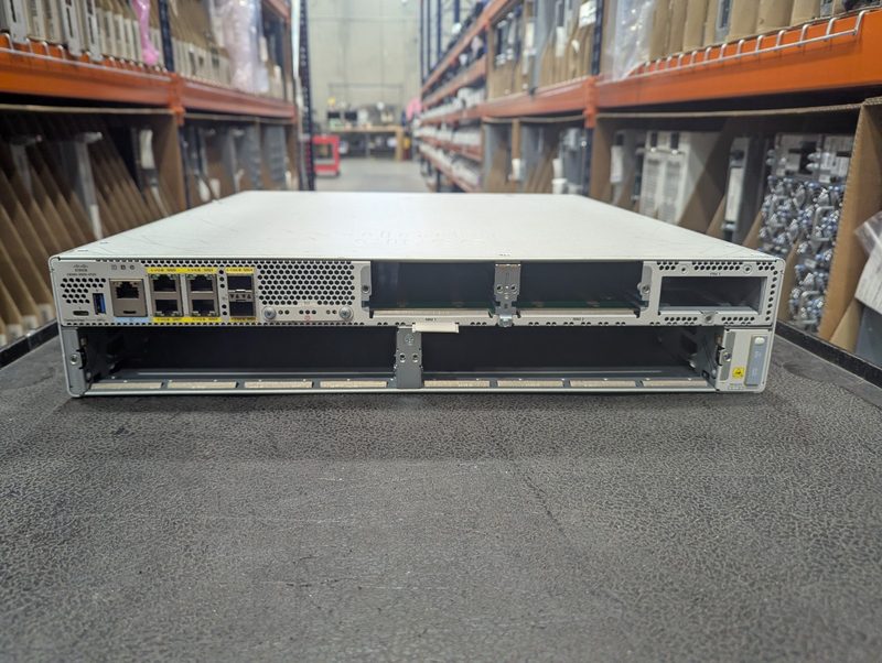 Маршрутизатор Cisco C8300-2N2S-4T2X