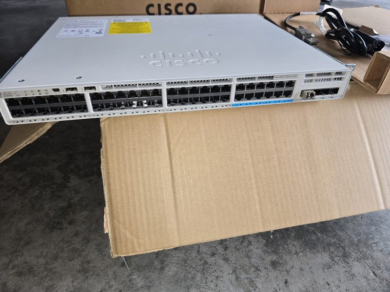 Коммутатор Cisco C9200L-48PXG-4X-E