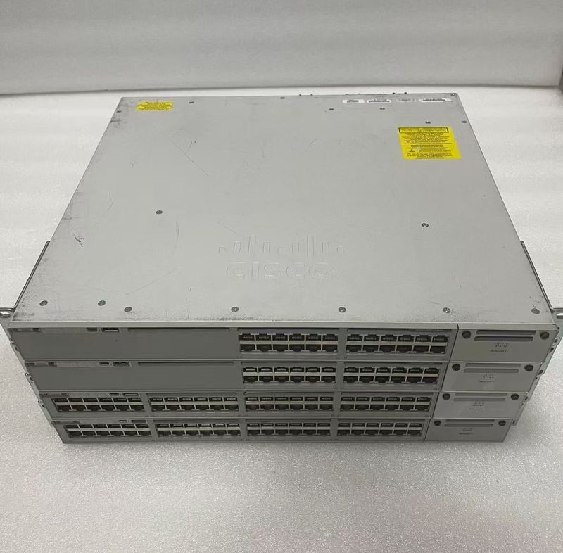 Коммутатор Cisco C9300-24P-E