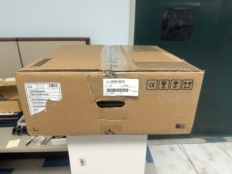 Коммутатор Cisco C9300-24U-M