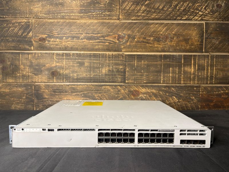 Коммутатор Cisco C9300L-24P-4X-A