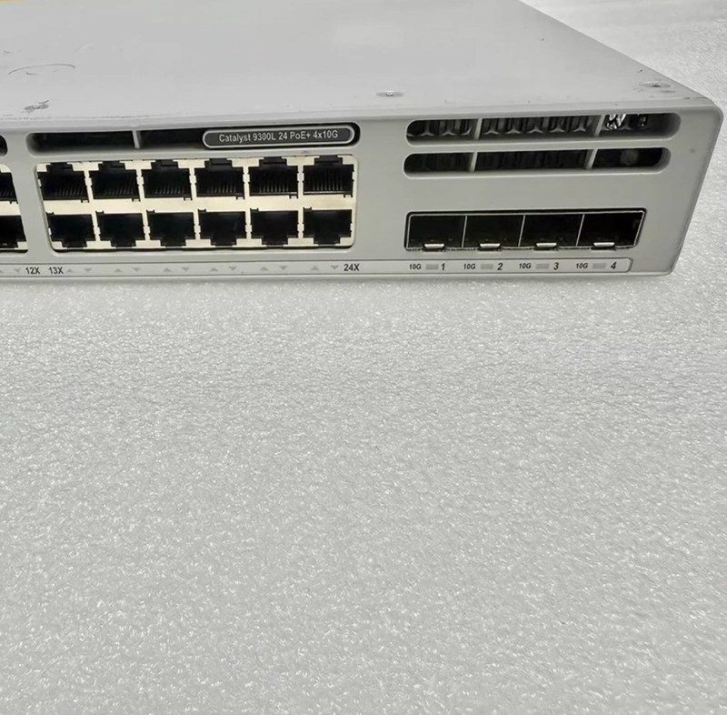 Коммутатор Cisco C9300L-24P-4X