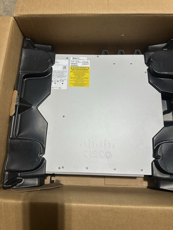 Коммутатор Cisco C9300X-24Y-M