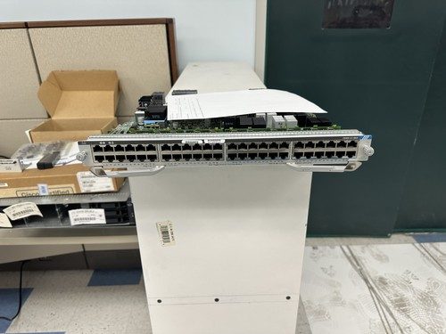 Коммутатор Cisco C9400-LC-48UX