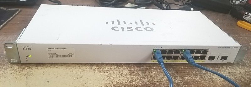 Коммутатор Cisco CBS220-16P-2G