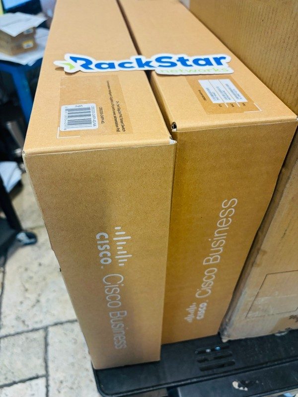 Коммутатор Cisco CBS220-24FP-4G-NA