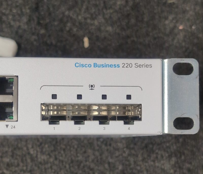 Коммутатор Cisco CBS220-24T-4G