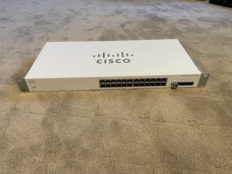 Коммутатор Cisco CBS220-24T-4X