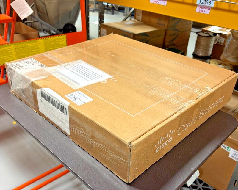 Коммутатор Cisco CBS220-48P-4G-NA